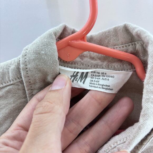 H&M Boys Size 6 Medium Tan Beige Button Down Collared Shirt - Picture 8 of 9